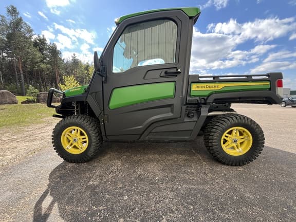 Image of John Deere XUV 835R equipment image 2