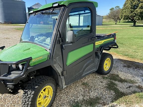 Image of John Deere XUV 835R equipment image 3