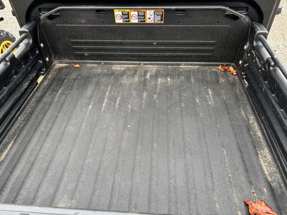 Image of John Deere XUV 835R equipment image 4