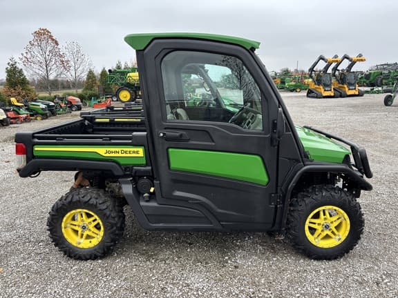 Image of John Deere XUV 835R equipment image 1