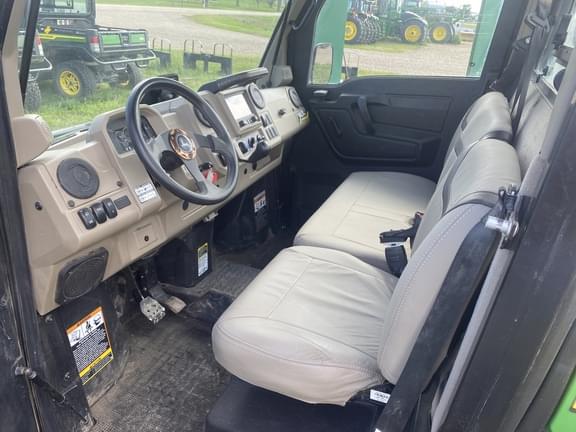 Image of John Deere XUV 835R equipment image 2