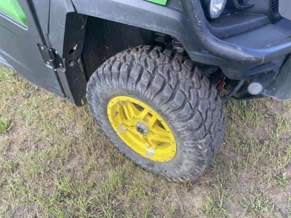 Image of John Deere XUV 835R equipment image 3