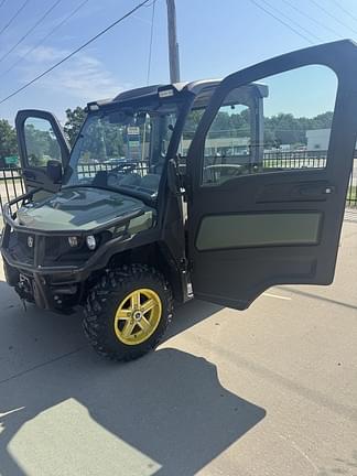 Image of John Deere XUV 835R Primary image