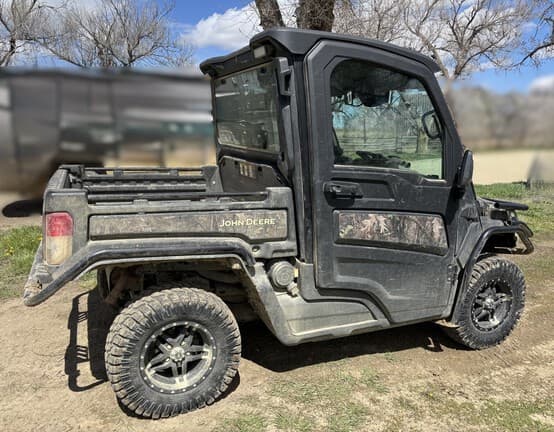 Image of John Deere XUV 835R equipment image 2