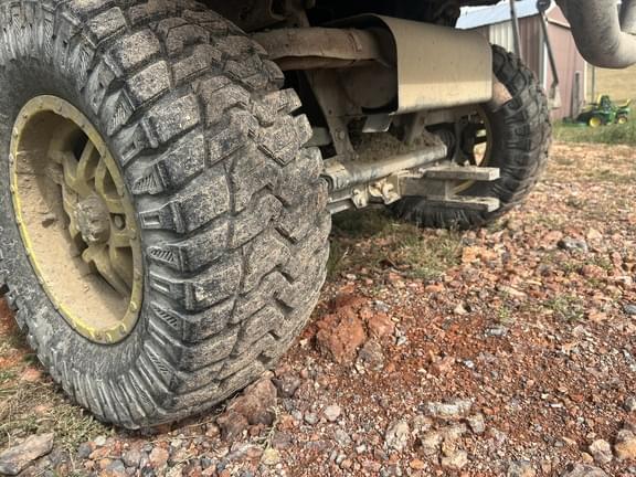 Image of John Deere XUV 835R equipment image 2