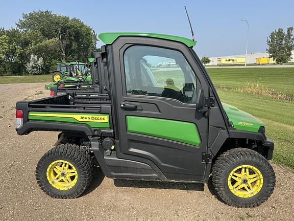 Image of John Deere XUV 835R equipment image 3