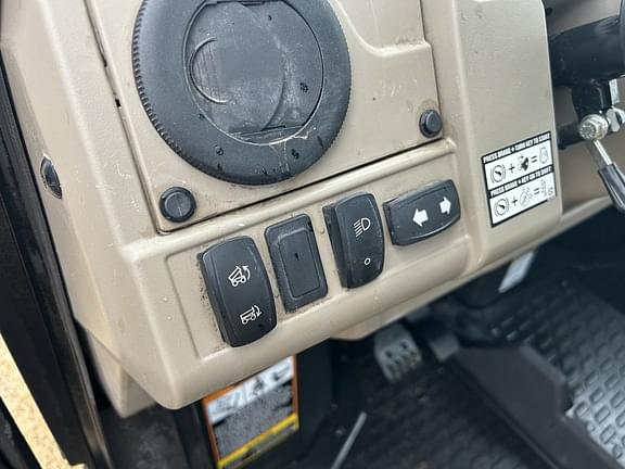 Image of John Deere XUV 835R equipment image 4