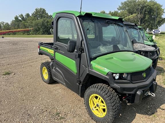 Image of John Deere XUV 835R equipment image 1