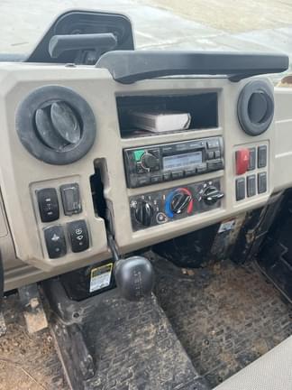 Image of John Deere XUV 835R equipment image 4