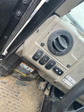 Image of John Deere XUV 835R equipment image 3