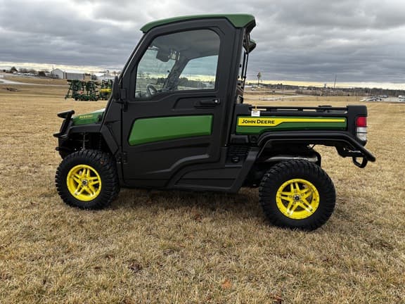Image of John Deere XUV 835R equipment image 1