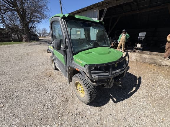 Image of John Deere XUV 835R equipment image 2