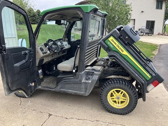 Image of John Deere XUV 835R equipment image 4