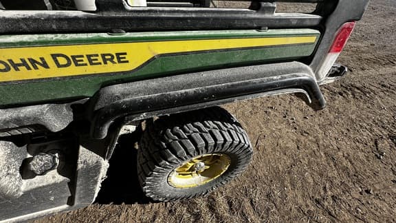 Image of John Deere XUV 835R equipment image 4