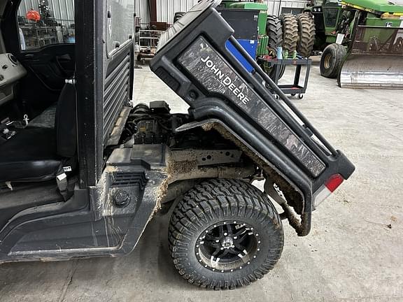 Image of John Deere XUV 835R equipment image 2