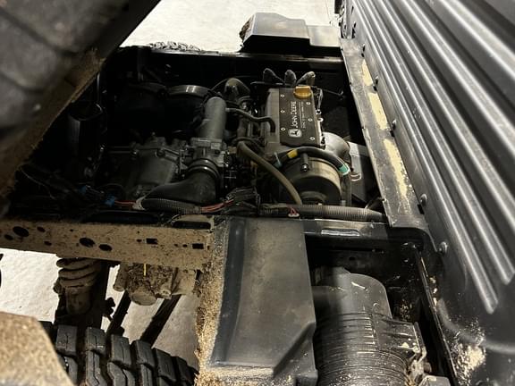 Image of John Deere XUV 835R equipment image 3