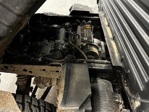 Image of John Deere XUV 835R equipment image 1