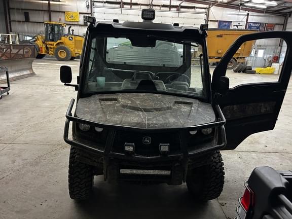 Image of John Deere XUV 835R equipment image 1