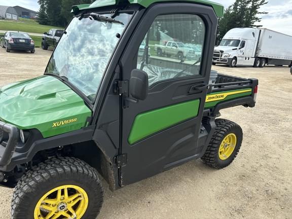Image of John Deere XUV 835R equipment image 2