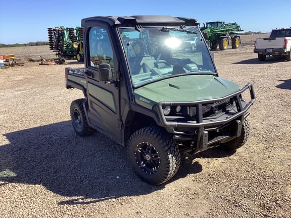 Image of John Deere XUV 835R equipment image 4