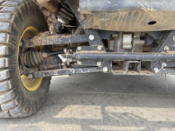 Image of John Deere XUV 835R equipment image 4