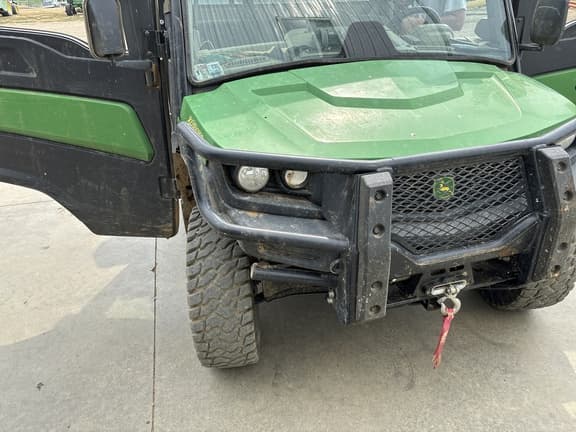 Image of John Deere XUV 835R equipment image 3