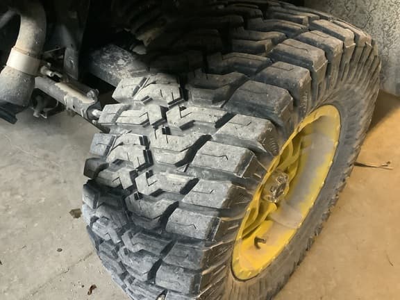 Image of John Deere XUV 835R equipment image 3