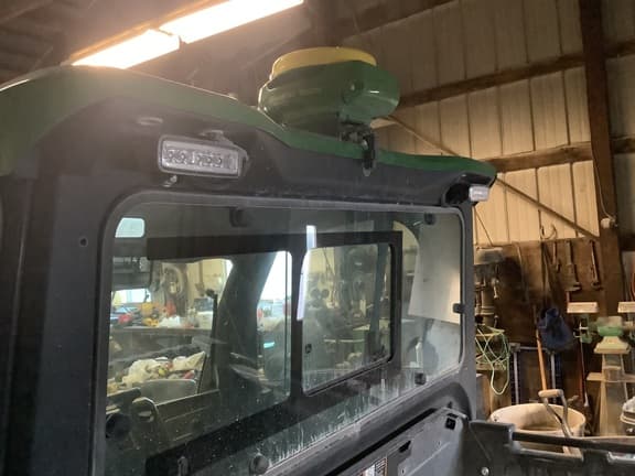 Image of John Deere XUV 835R equipment image 2