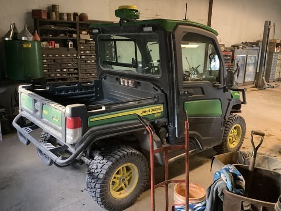 Image of John Deere XUV 835R equipment image 4