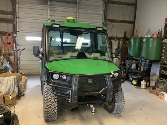 Image of John Deere XUV 835R equipment image 1