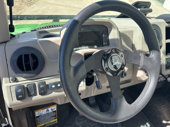 Image of John Deere XUV 835R equipment image 3