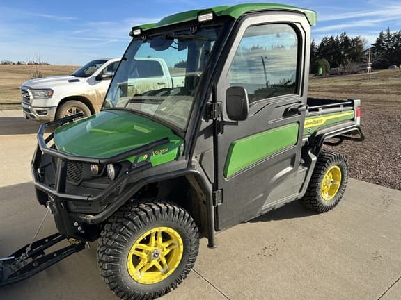Image of John Deere XUV 835R Primary image