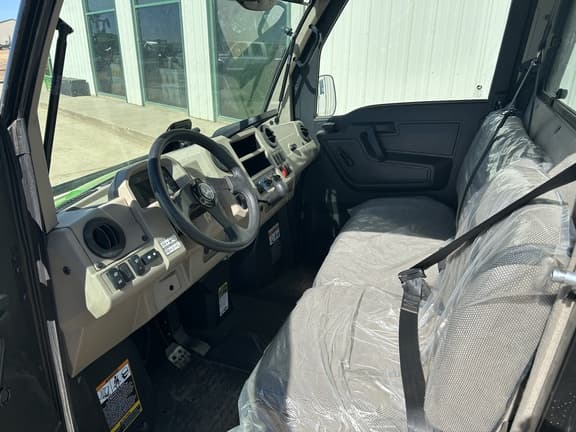 Image of John Deere XUV 835R equipment image 2