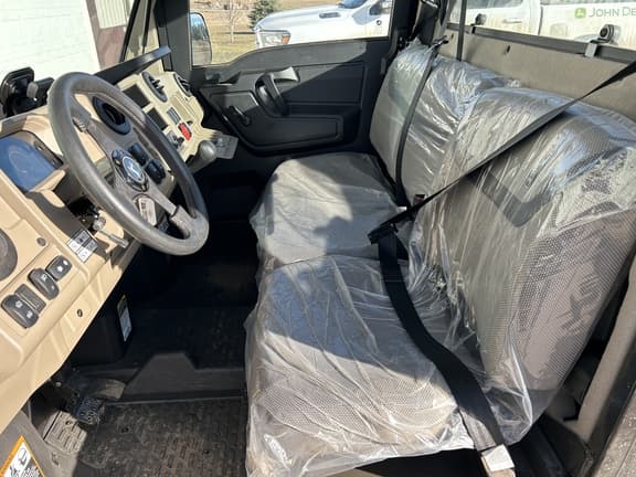 Image of John Deere XUV 835R equipment image 2