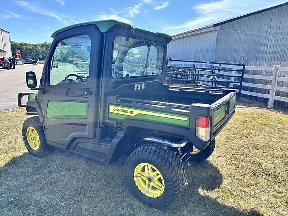 Image of John Deere XUV 835R equipment image 1