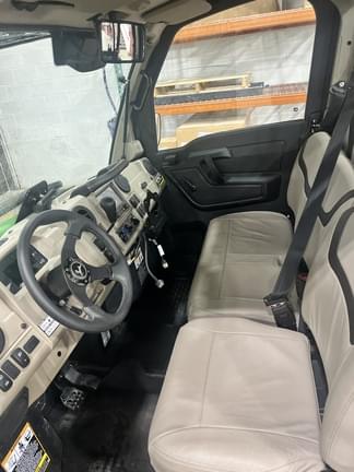 Image of John Deere XUV 835R equipment image 4