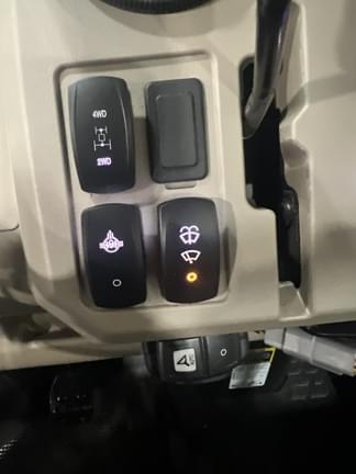 Image of John Deere XUV 835R equipment image 2