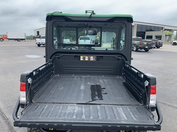 Image of John Deere XUV 835R equipment image 4