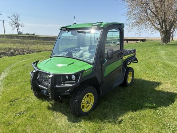 Image of John Deere XUV 835R Primary image
