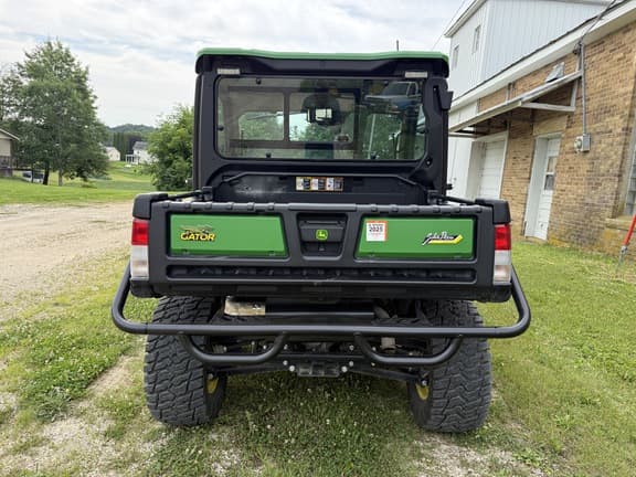 Image of John Deere XUV 835R equipment image 3