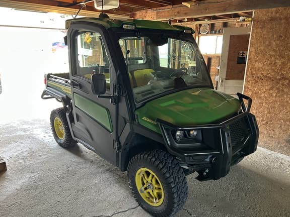 Image of John Deere XUV 835R Primary image