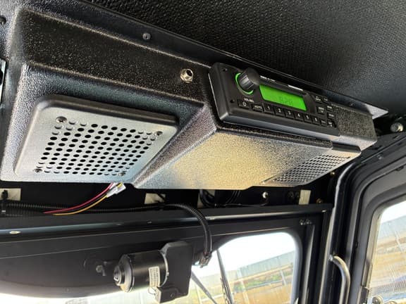 Image of John Deere Gator XUV 855M S4 equipment image 4