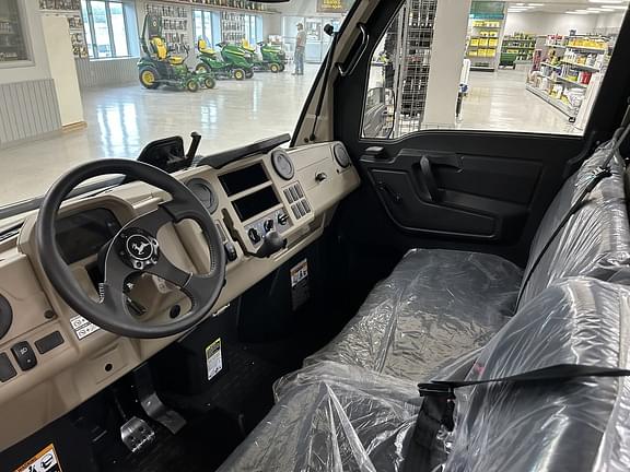 Image of John Deere XUV 865R equipment image 2