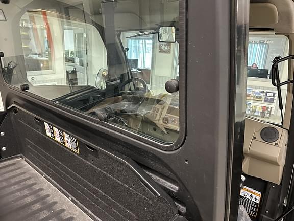 Image of John Deere XUV 865R equipment image 4