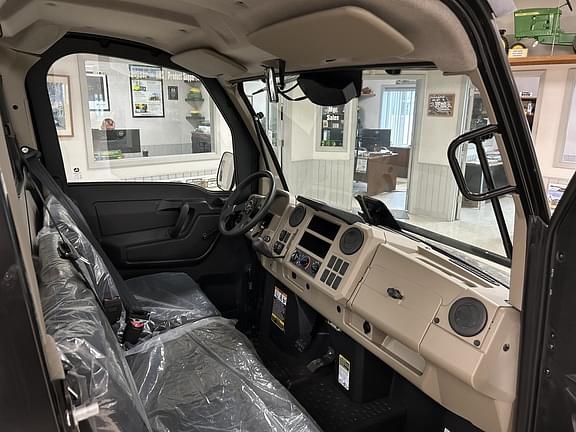 Image of John Deere XUV 865R equipment image 3