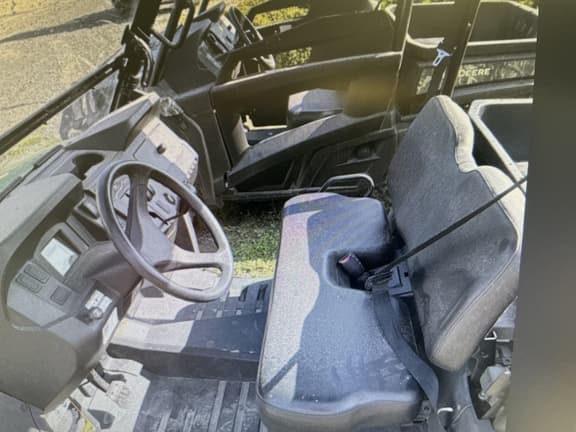 Image of John Deere XUV560 equipment image 4