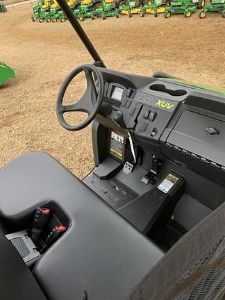 Image of John Deere XUV 560E equipment image 4