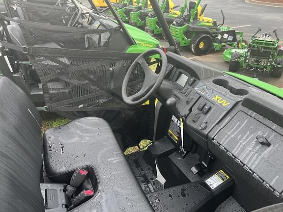 Image of John Deere XUV 560E equipment image 2