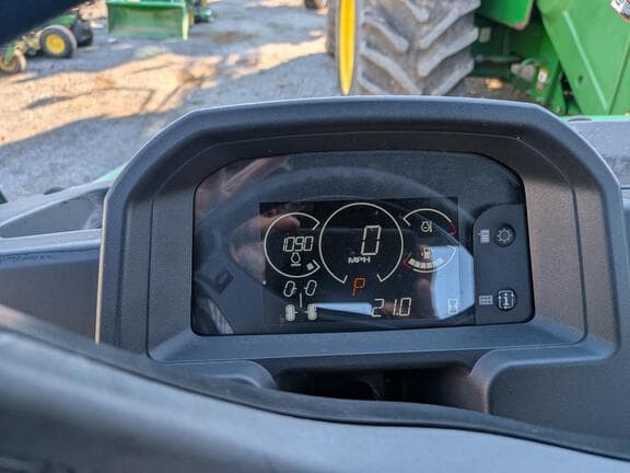 Image of John Deere Gator XUV 835E equipment image 4