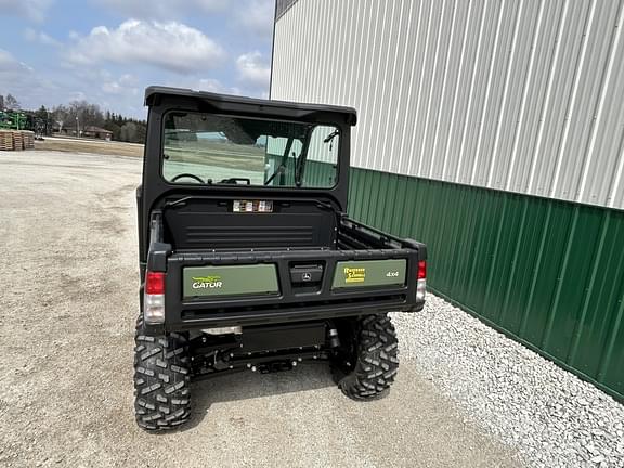 Image of John Deere XUV 835M equipment image 4